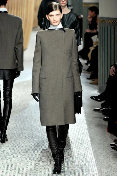 Look 28